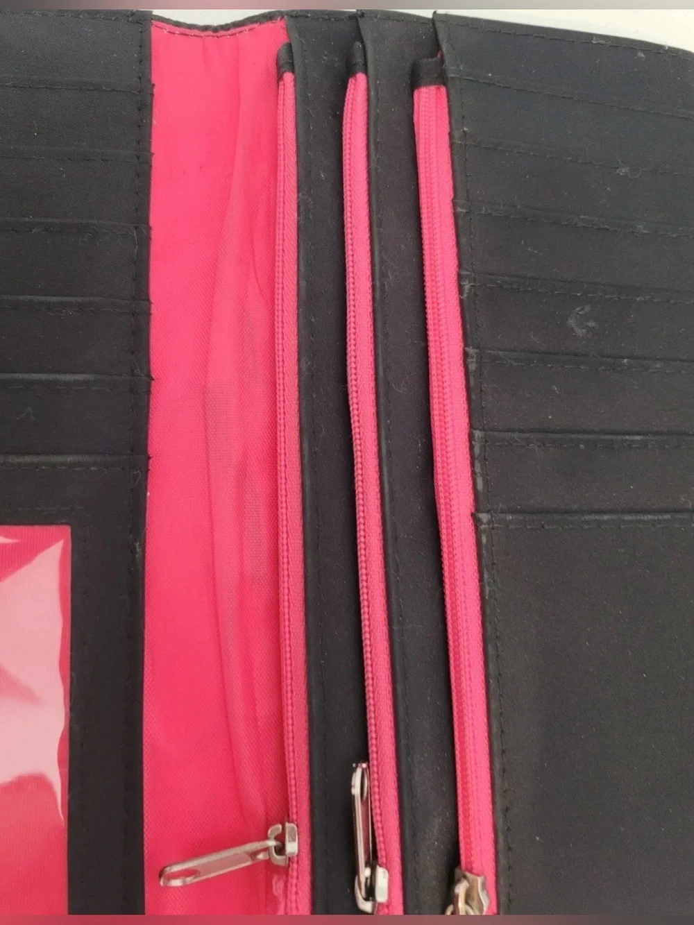 Kenneth Cole Reaction slots reaction closure